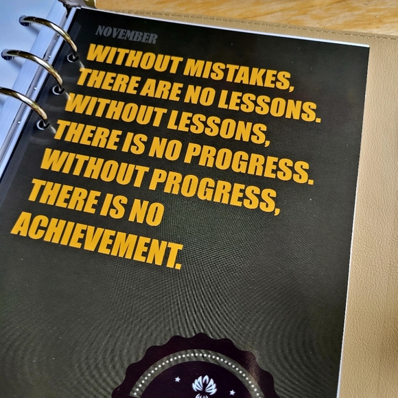 Privé Daily Planner - Picture 13 of 15